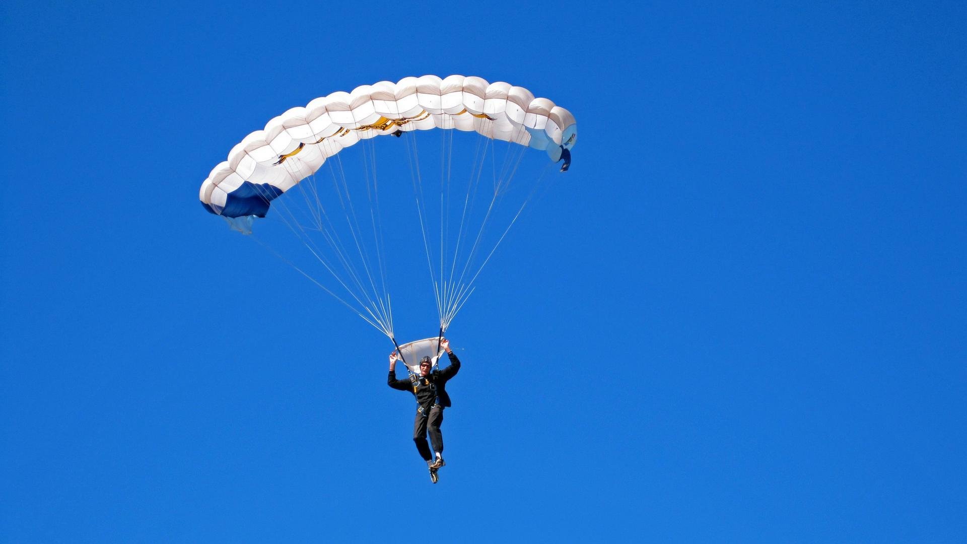 开云入口-“德甲争冠集团逐步成型，领先球队稳步向前”，德甲冠军时不时来群里看看